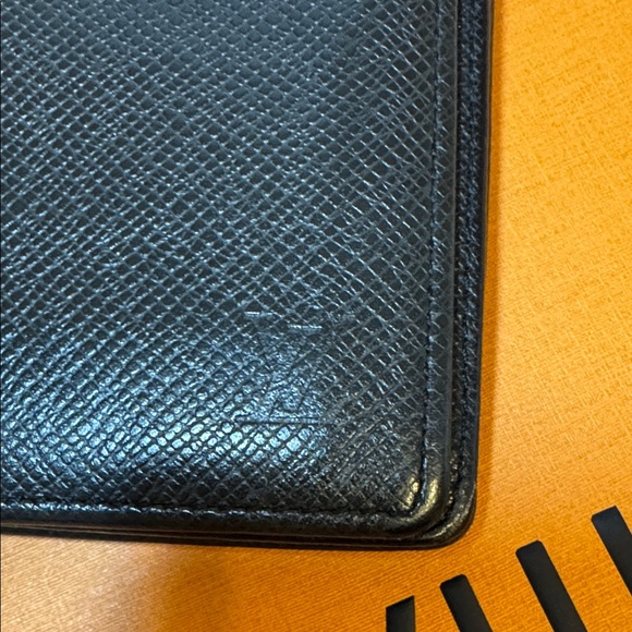 Louis Vuitton Taiga Brazza Black Bifold Wallet - Picture 4 of 9